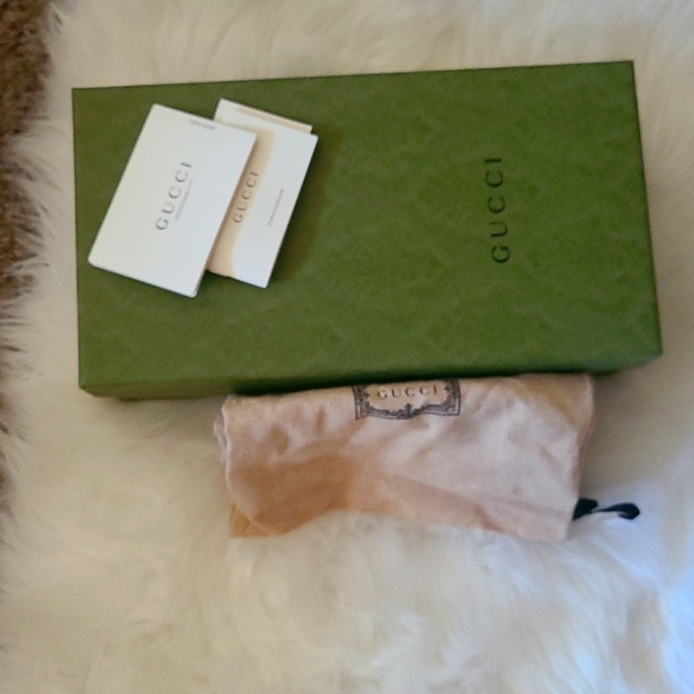 Box and dust bag